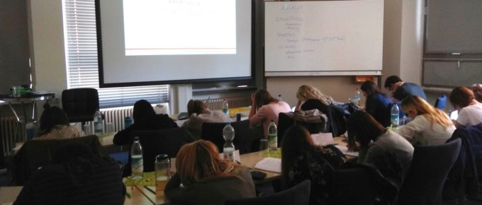 <span class="authority-subtitle">Schreibcoaching - erst lernen, wie es geht, dann schreiben ...</span>Gruppencoaching