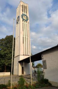 (c) Günter Dependahl, Ottobrunn; Dr. Anja Becker als Lektorin in der Kirche